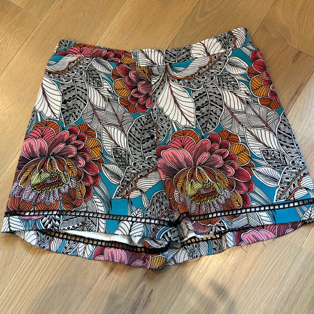 Trina Turk, tropical elastic waistband shorts, size large
